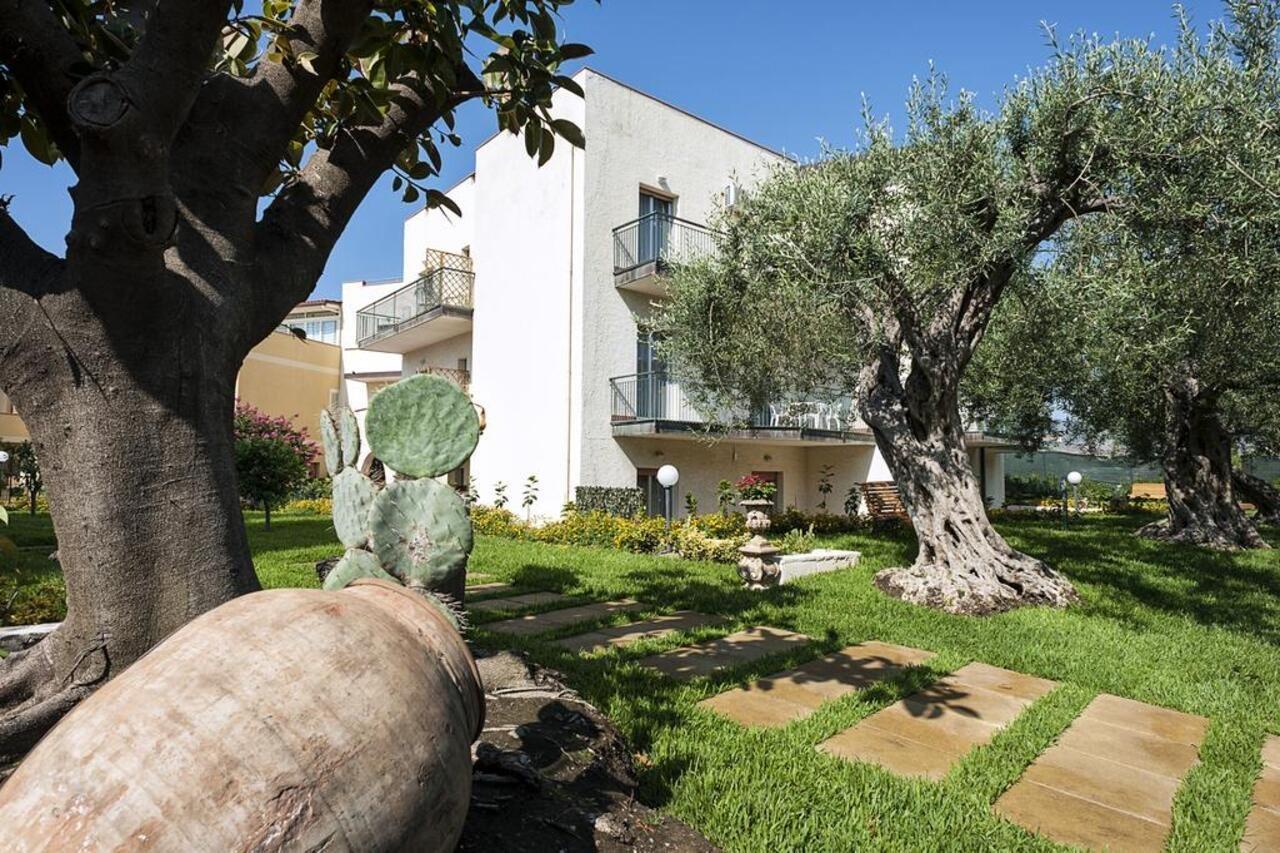 Villa Collina Giardini Naxos Bagian luar foto