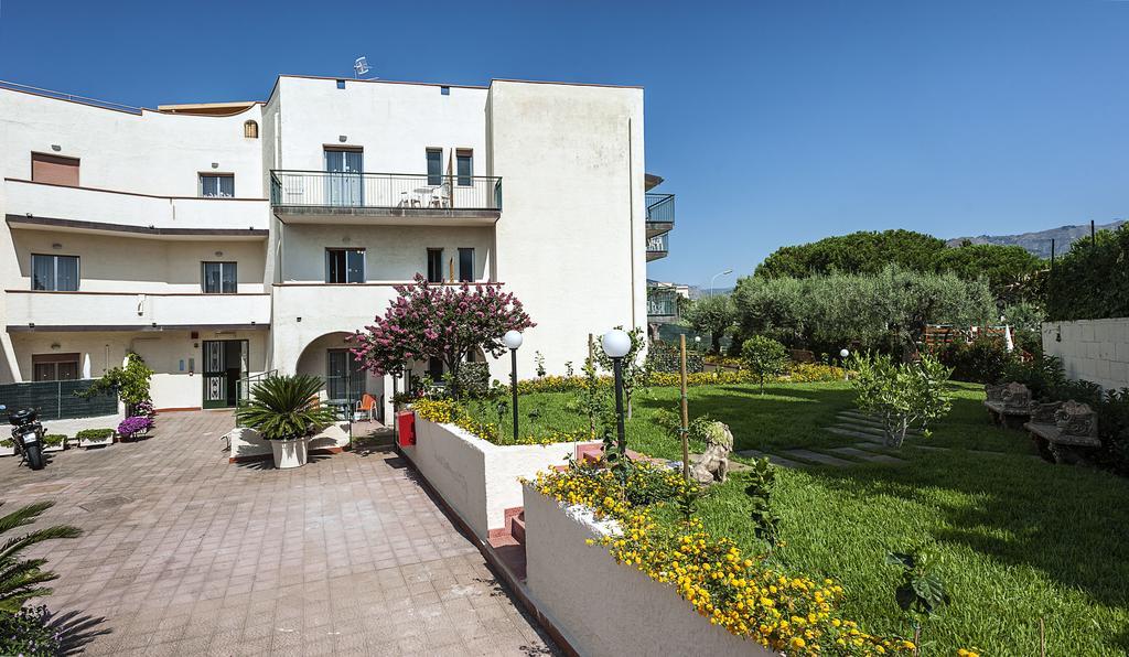 Villa Collina Giardini Naxos Bagian luar foto