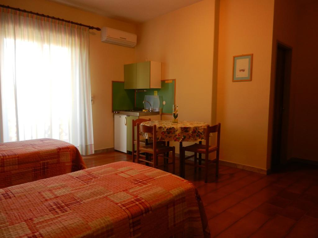 Villa Collina Giardini Naxos Ruang foto