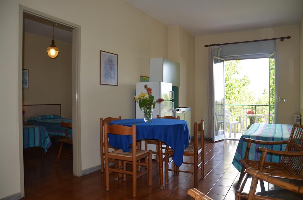 Villa Collina Giardini Naxos Ruang foto
